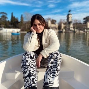 Meet your Posher, Adrianna